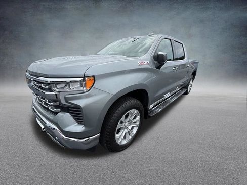 Used 2025 Chevrolet Silverado 1500 LTZ AWD/4WD image 3