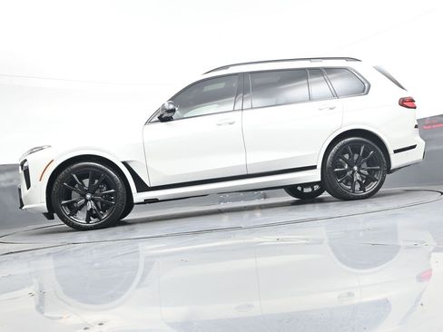 Used 2025 BMW X7 M60i AWD/4WD image 43