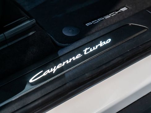 Certified 2025 Porsche Cayenne Turbo AWD/4WD image 29