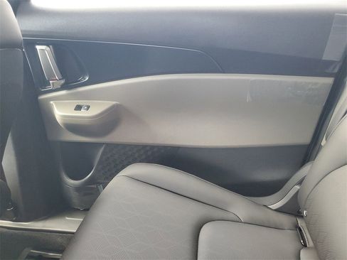 New 2026 Kia Carnival image 23