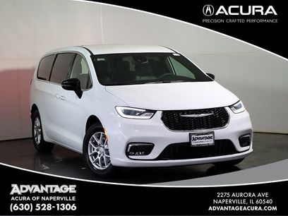 Used 2026 Chrysler Pacifica Select