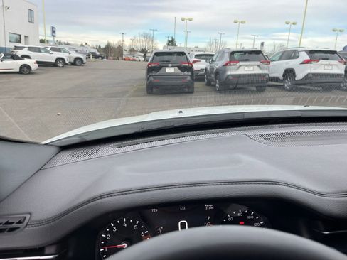 Used 2025 Jeep Compass Limited image 36