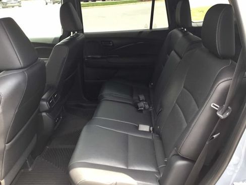 Used 2025 Honda Passport EX-L image 10