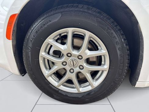 Used 2023 Chrysler Voyager LX FWD image 8