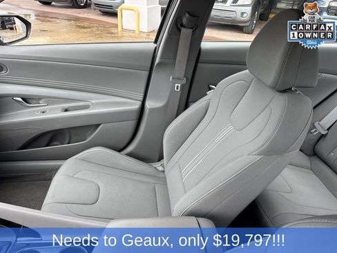Used 2025 Hyundai Elantra SEL FWD image 33