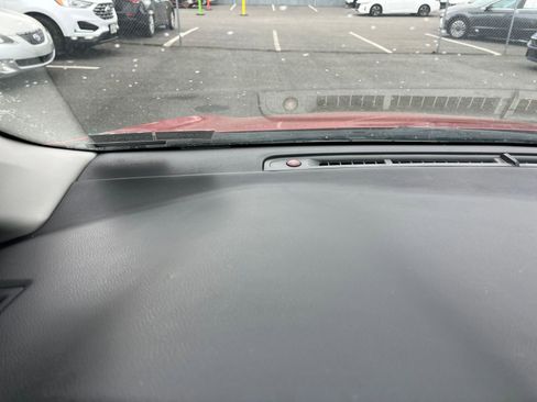Used 2018 Toyota Corolla LE FWD image 32