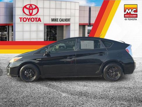 Used 2013 Toyota Prius Three w/ Solar Roof Pkg FWD image 2