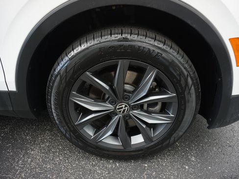 Used 2022 Volkswagen Tiguan SE FWD image 36