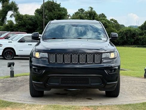 Used 2021 Jeep Grand Cherokee Laredo X AWD/4WD image 2