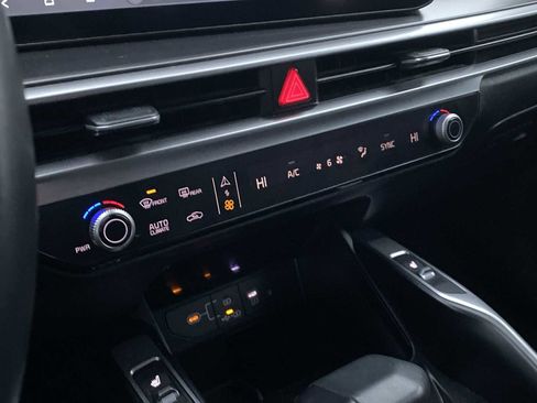 Used 2024 Kia Sorento S image 31