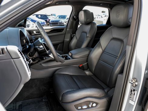 Used 2020 Porsche Cayenne image 31