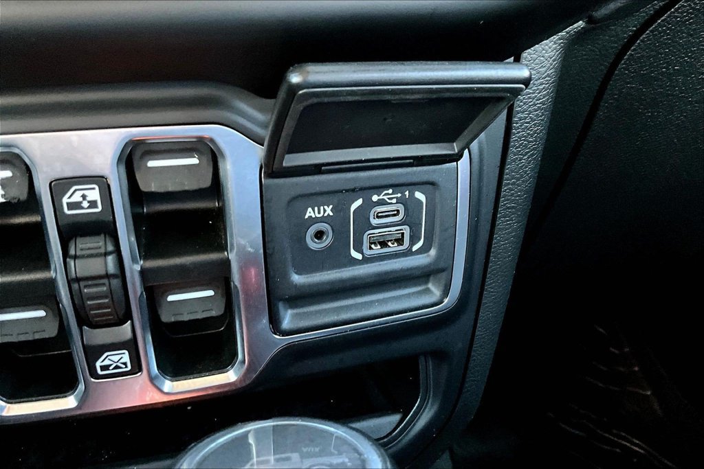 Used 2022 Jeep Gladiator Overland AWD/4WD image 14