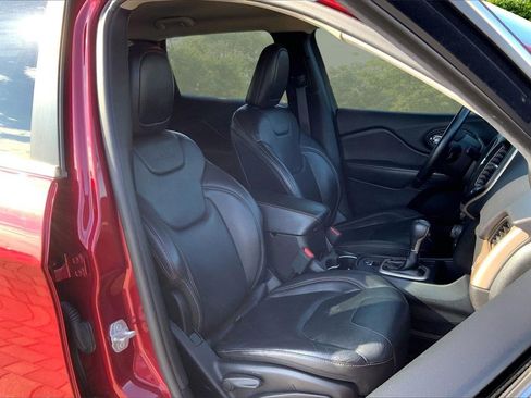 Used 2017 Jeep Cherokee Limited image 26