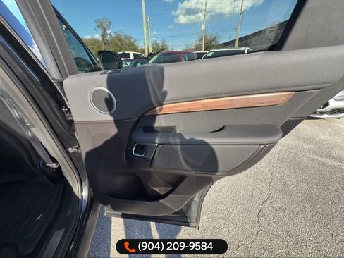 Used 2017 Land Rover Discovery HSE image 23