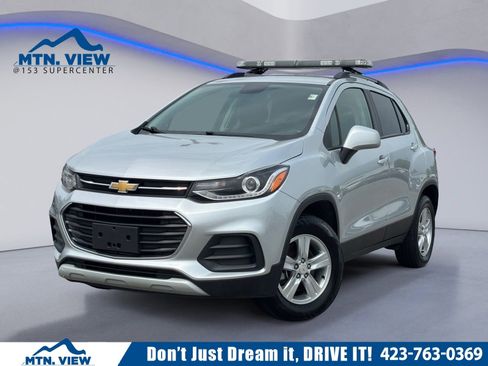 Used 2022 Chevrolet Trax LT w/ LT Convenience Package AWD/4WD image 1