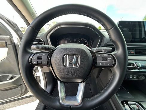 Used 2025 Honda Pilot EX-L image 16