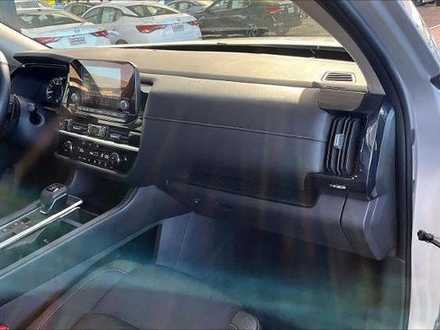 Certified 2024 Nissan Pathfinder SV image 17