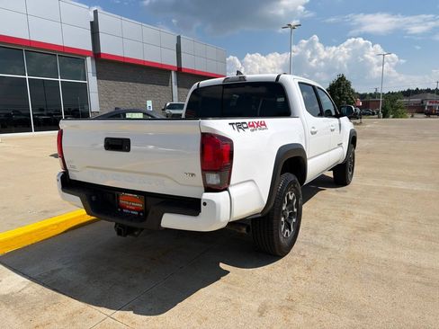 Used 2019 Toyota Tacoma TRD Off-Road w/ Technology Package AWD/4WD image 8