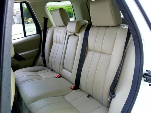 Used 2013 Land Rover LR2 image 37