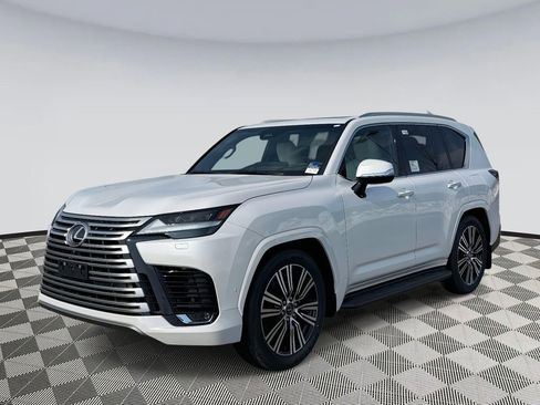 Used 2026 Lexus LX 700h Luxury image 5