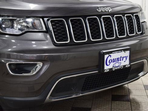 Used 2017 Jeep Grand Cherokee Limited image 13