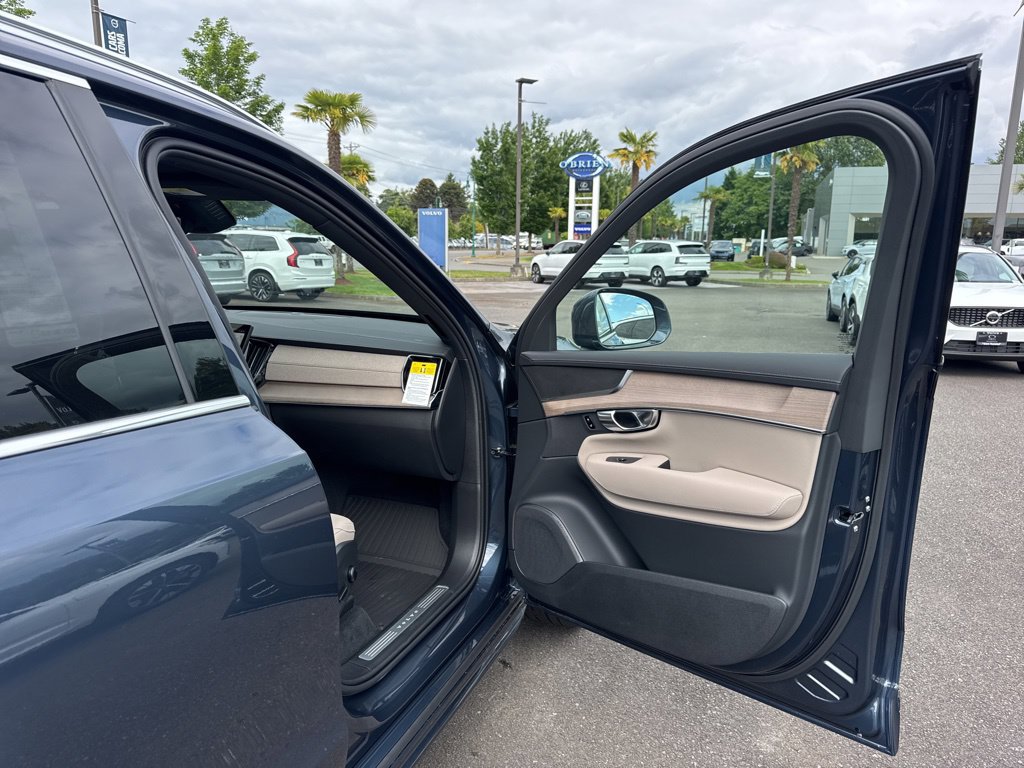 New 2026 Volvo XC90 T8 Plus w/ Protection Package AWD/4WD image 19