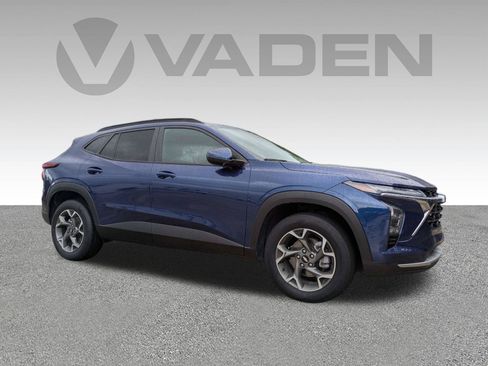 Used 2024 Chevrolet Trax LT FWD image 3
