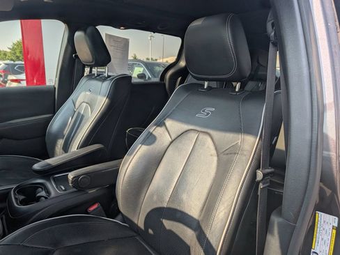 Used 2020 Chrysler Pacifica Limited w/ Advanced Safetytec Group FWD image 7