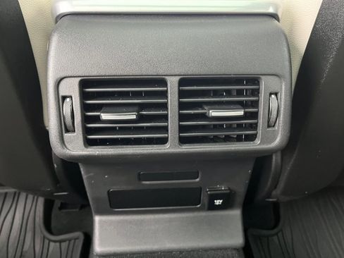 Used 2019 Land Rover Range Rover Velar R-Dynamic SE image 29