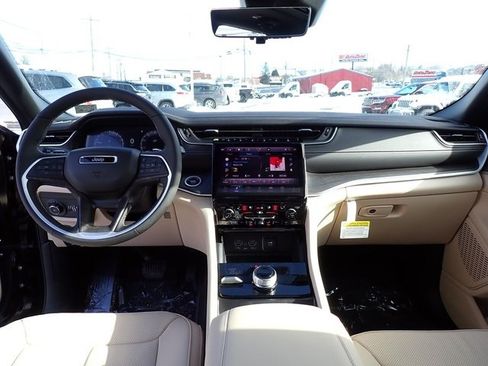 New 2025 Jeep Grand Cherokee Limited w/ Luxury Tech Group II image 14