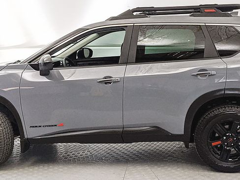 Used 2025 Nissan Rogue SV AWD/4WD image 5