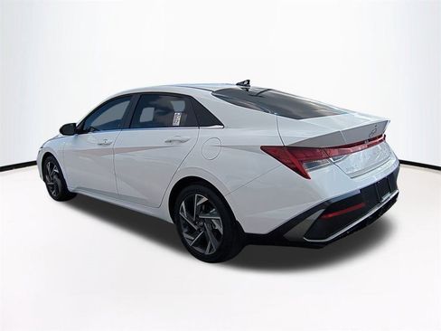New 2026 Hyundai Elantra Limited image 7