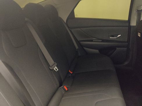 Used 2025 Hyundai Elantra SE FWD image 19