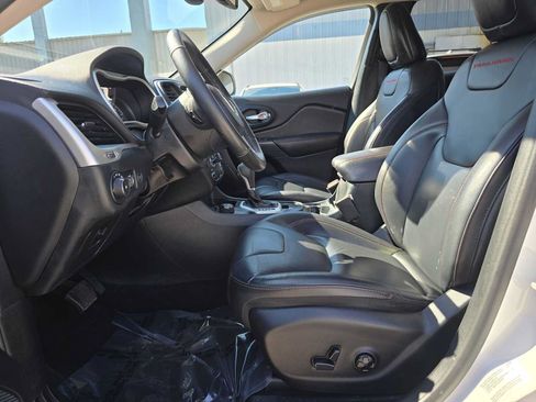 Used 2016 Jeep Cherokee Trailhawk w/ Comfort/Convenience Group AWD/4WD image 19