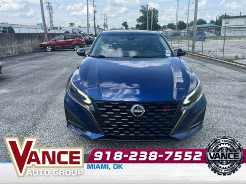 Used 2023 Nissan Altima 2.5 SR w/ SR Premium Package AWD/4WD image 2