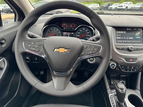 Used 2017 Chevrolet Cruze LT w/ Convenience Package FWD image 15