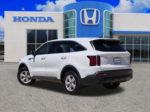 Used 2023 Kia Sorento LX AWD/4WD image 5