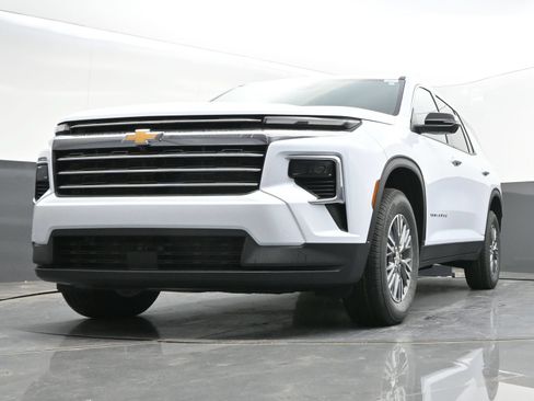 New 2026 Chevrolet Traverse LT w/ Driver Confidence Package AWD/4WD image 39