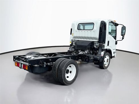 New 2025 Chevrolet Low Cab Forward image 7