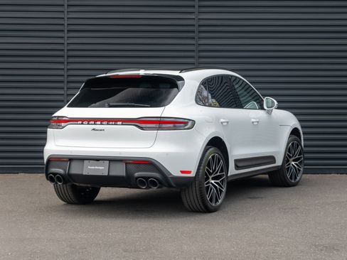 Certified 2026 Porsche Macan AWD/4WD image 8