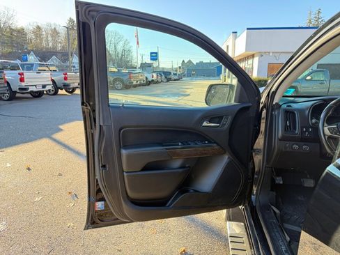 Used 2017 GMC Canyon Denali image 23