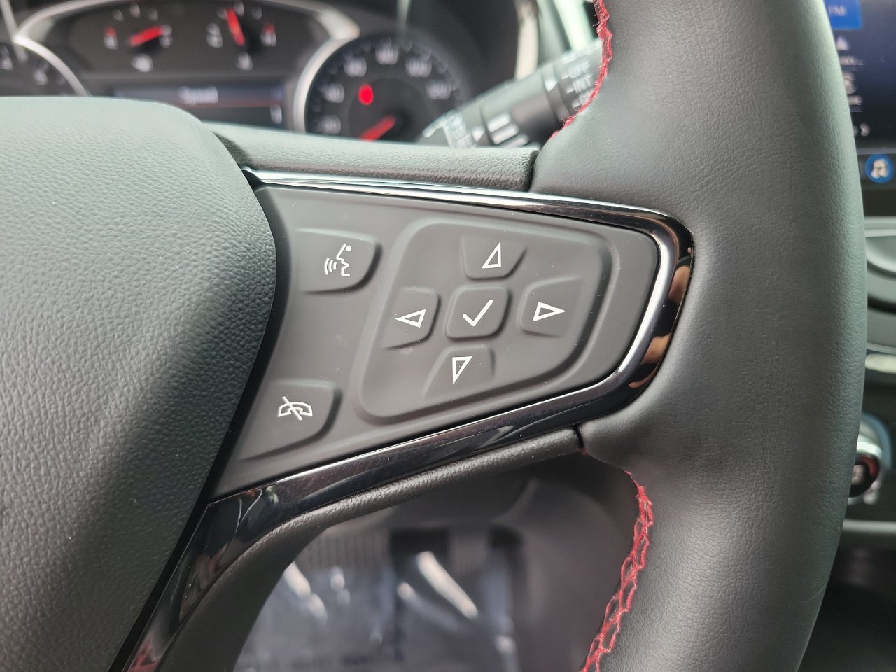 Certified 2024 Chevrolet Equinox RS FWD image 21