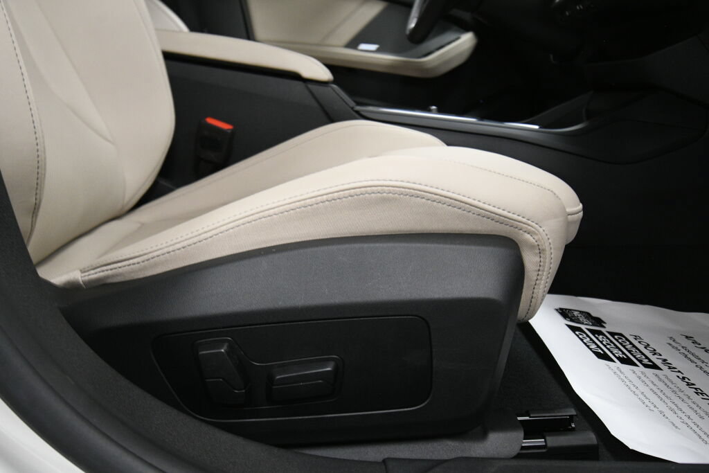Used 2025 BMW 228i xDrive AWD/4WD image 27