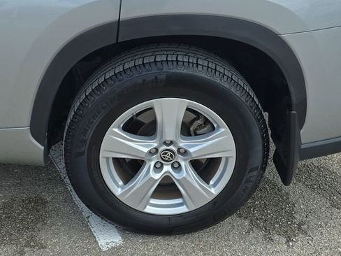 Used 2023 Toyota Highlander LE image 34