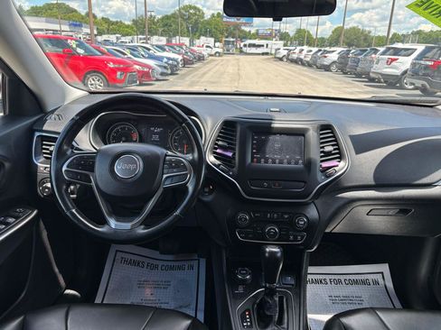 Used 2019 Jeep Cherokee Latitude Plus w/ Cold Weather Group AWD/4WD image 21