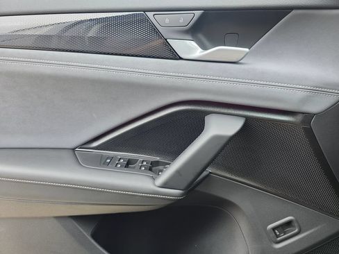 New 2026 Volkswagen Tiguan SE FWD image 18