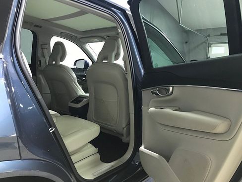 Used 2020 Volvo XC90 T5 Momentum w/ Protection Package Premier FWD image 15