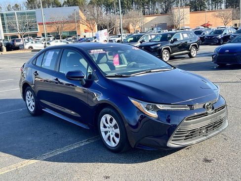 Certified 2023 Toyota Corolla LE image 3