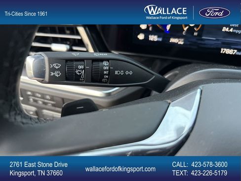 Used 2025 Chevrolet Suburban Premier image 18