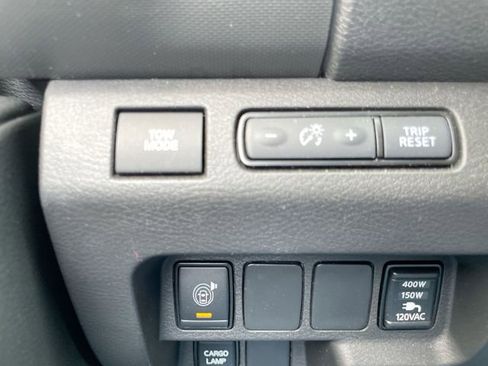 Used 2024 Nissan Frontier SV w/ SV Convenience Package RWD image 24
